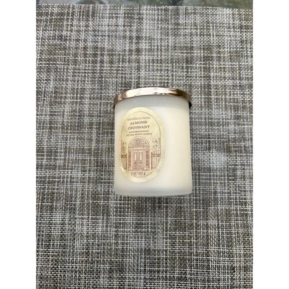 Bath & Body Works Almond Croissant 1-Wick Scented Candle 8 oz New - Picture 2 of 5